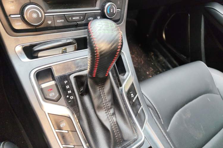 Used Geely Auto Emgrand 2018 1.5L CVT Upward Connect Edition Gear Lever