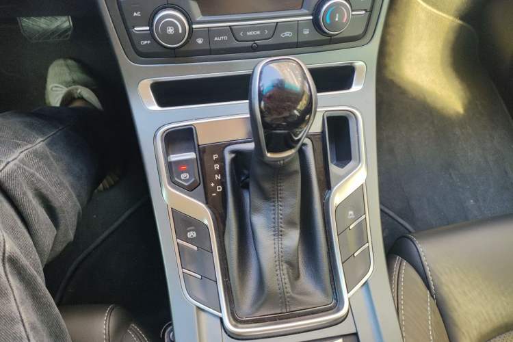 Used Geely Auto Emgrand 2018 1.5L CVT Upward Connect Edition Gear Lever