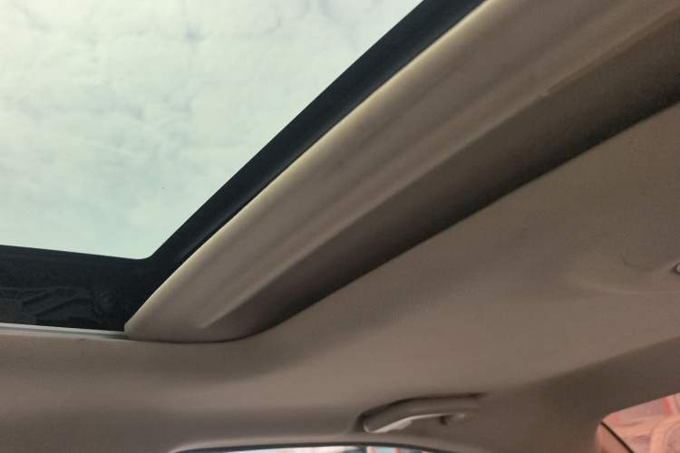 Used Geely Auto Emgrand 2018 1.5L CVT Upward Connect Edition Headliner