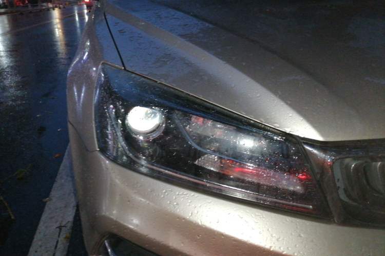 Used Geely Auto Emgrand 2018 1.5L CVT Upward Connect Edition Right Front Headlight
