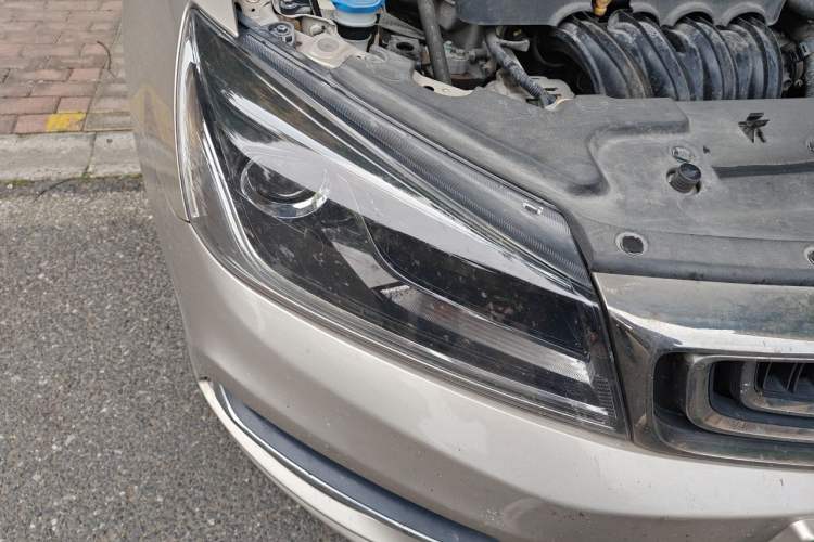 Used Geely Auto Emgrand 2018 1.5L Manual Upward Connect Edition Right Front Headlight