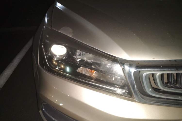Used Geely Auto Emgrand 2018 1.5L Manual Upward Connect Edition Right Front Headlight
