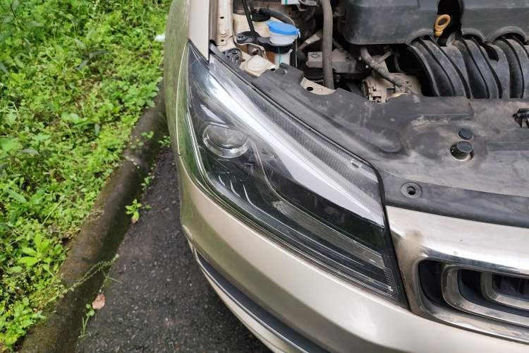 Used Geely Auto Emgrand 2018 1.5L CVT Upward Connect Edition Right Front Headlight