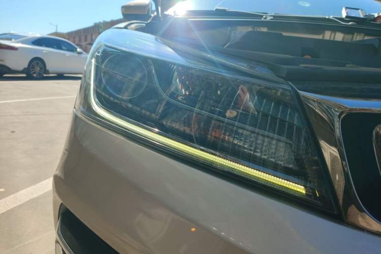 Used Geely Auto Emgrand 2018 1.5L CVT Upward Connect Edition Right Front Headlight