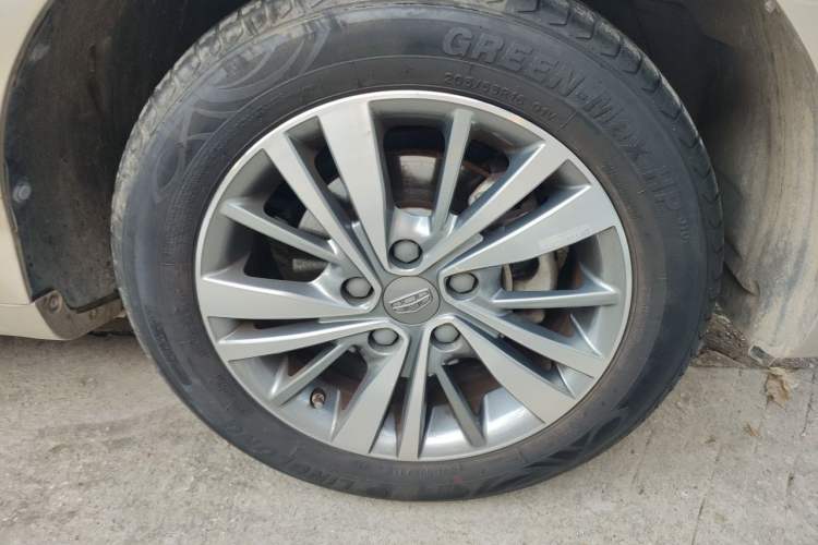 Used Geely Auto Emgrand 2018 1.5L Manual Upward Connect Edition Right Front Wheel Hub