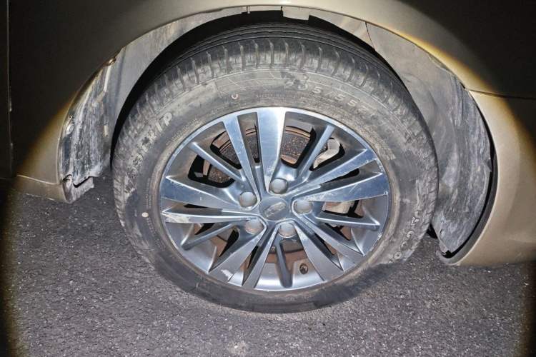 Used Geely Auto Emgrand 2018 1.5L Manual Upward Connect Edition Right Front Wheel Hub