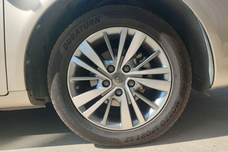 Used Geely Auto Emgrand 2018 1.5L CVT Upward Connect Edition Right Front Wheel Hub