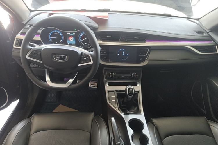 Used Geely Auto Emgrand 2019 Leading Edition 1.5L Manual Luxury Model China VI Standard Center Console