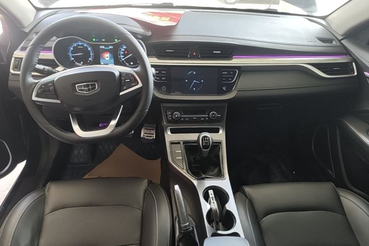 Used Geely Auto Emgrand 2019 Leading Edition 1.5L Manual Luxury Model China VI Standard Center Console