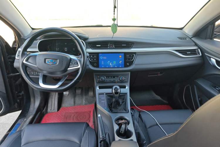 Used Geely Auto Emgrand 2019 Leading Edition 1.5L Manual Upgraded Connectivity Model China VI Standard Center Console
