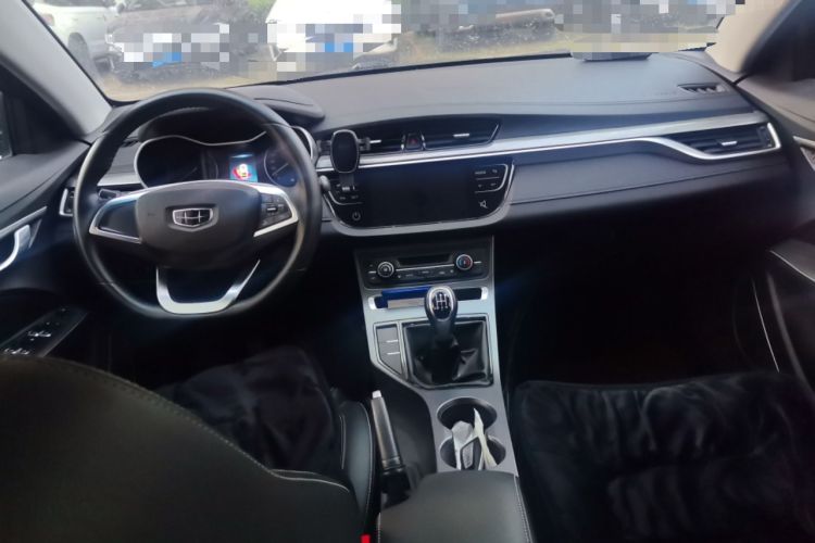 Used Geely Auto Emgrand 2019 Leading Edition 1.5L Manual Luxury Model China VI Standard Center Console