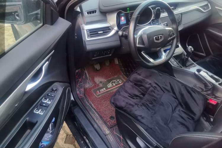 Used Geely Auto Emgrand 2019 Leading Edition 1.5L Manual Luxury Model China VI Standard Driver Seat