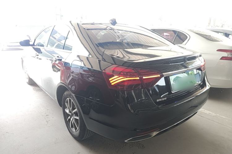 Used Geely Auto Emgrand 2019 Leading Edition 1.5L Manual Luxury Model China VI Standard Exterior 2