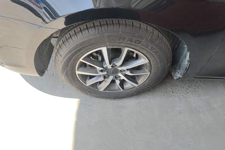 Used Geely Auto Emgrand 2019 Leading Edition 1.5L Manual Luxury Model China VI Standard Exterior 4