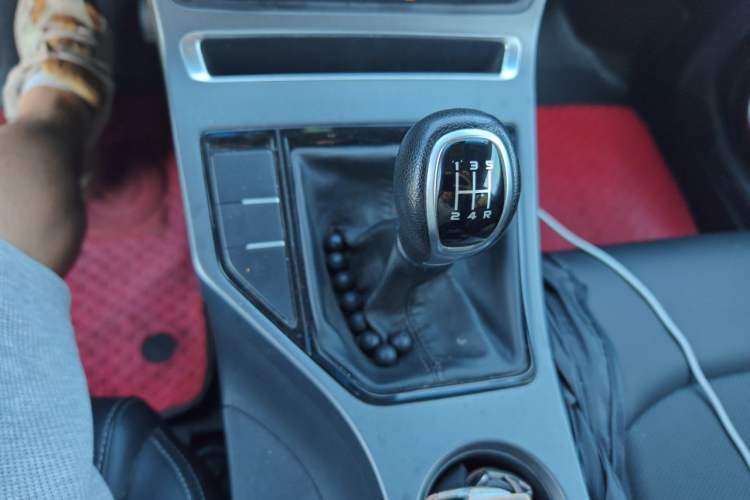 Used Geely Auto Emgrand 2019 Leading Edition 1.5L Manual Upgraded Connectivity Model China VI Standard Gear Lever