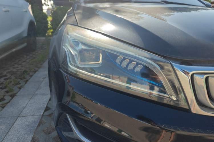 Used Geely Auto Emgrand 2019 Leading Edition 1.5L Manual Upgraded Connectivity Model China VI Standard Right Front Headlight