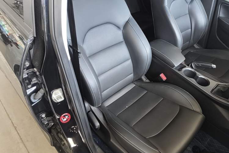 Used Geely Auto Emgrand 2019 Leading Edition 1.5L Manual Luxury Model China VI Standard Right Front Seat