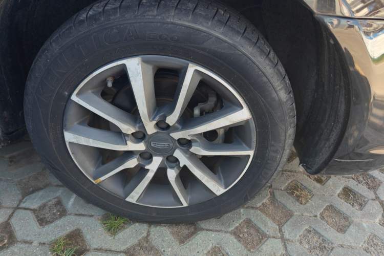 Used Geely Auto Emgrand 2019 Leading Edition 1.5L Manual Upgraded Connectivity Model China VI Standard Right Front Wheel Hub