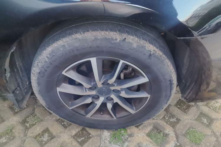 Used Geely Auto Emgrand 2019 Leading Edition 1.5L Manual Luxury Model China VI Standard Right Front Wheel Hub