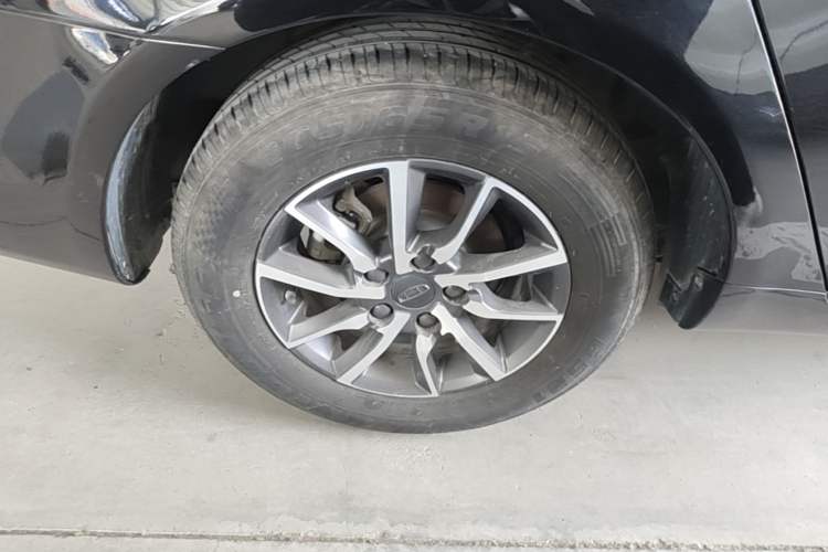 Used Geely Auto Emgrand 2019 Leading Edition 1.5L Manual Luxury Model China VI Standard Right Rear Wheel Hub