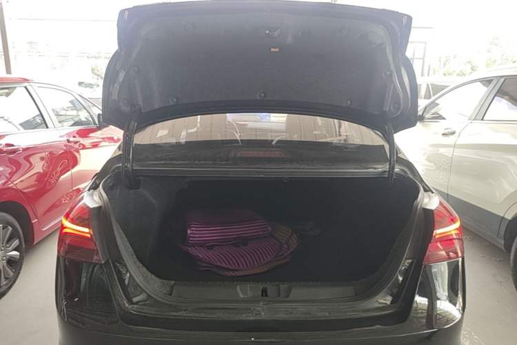 Used Geely Auto Emgrand 2019 Leading Edition 1.5L Manual Luxury Model China VI Standard Trunk