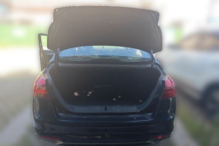 Used Geely Auto Emgrand 2019 Leading Edition 1.5L Manual Upgraded Connectivity Model China VI Standard Trunk