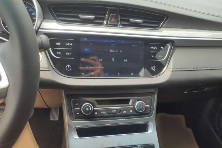 Used Geely Auto Emgrand 2019 Leading Edition 1.5L Manual Luxury Model China VI Standard Audio And AC Panel