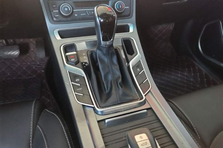 Used Geely Auto Emgrand 2019 Leading Edition 1.5L CVT Upward Asian Games Edition China VI Gear Lever