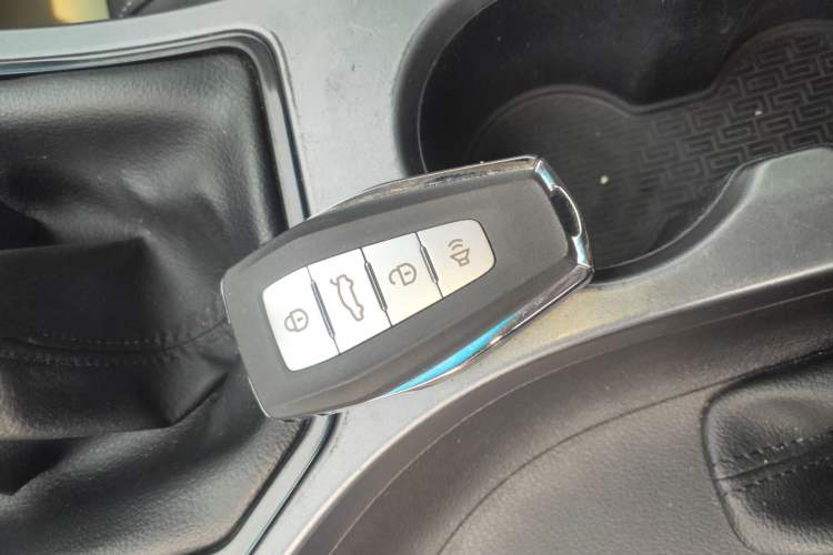 Used Geely Auto Emgrand 2019 Leading Edition 1.5L Manual Luxury Model China VI Standard Interior 1