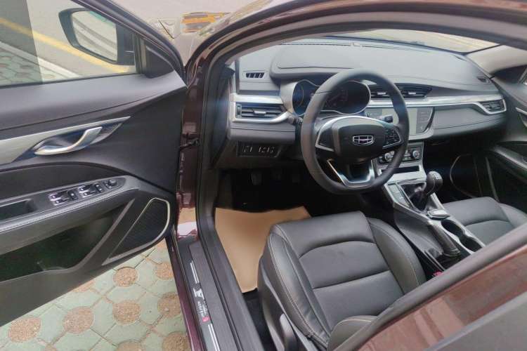 Used Geely Auto Emgrand 2019 Leading Edition 1.5L Manual Luxury Model China VI Standard Interior 3