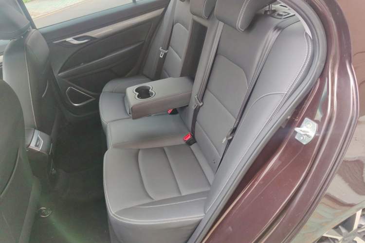 Used Geely Auto Emgrand 2019 Leading Edition 1.5L Manual Luxury Model China VI Standard Interior 4