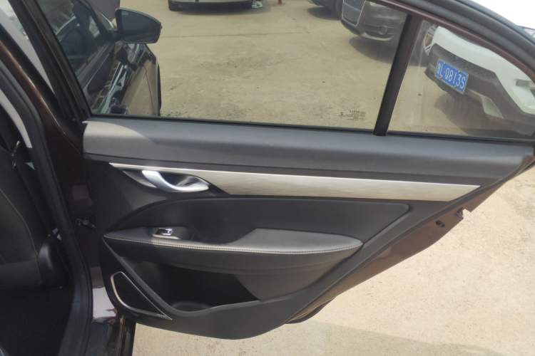 Used Geely Auto Emgrand 2019 Leading Edition 1.5L Manual Luxury Model China VI Standard Interior 6