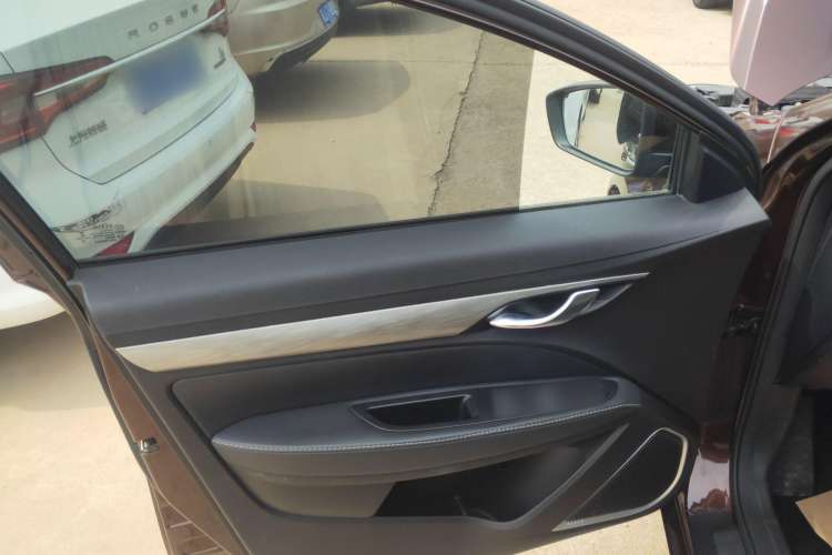 Used Geely Auto Emgrand 2019 Leading Edition 1.5L Manual Luxury Model China VI Standard Interior 7