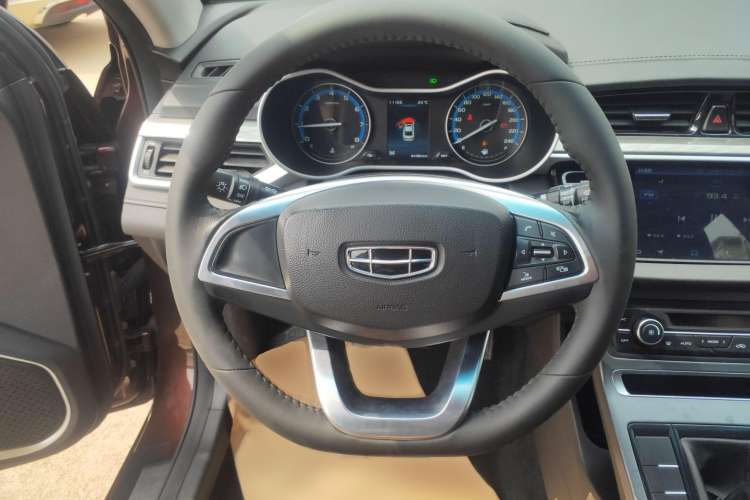 Used Geely Auto Emgrand 2019 Leading Edition 1.5L Manual Luxury Model China VI Standard Steering Wheel