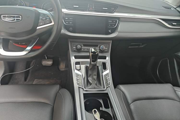 Used Geely Auto Emgrand 2019 Leading Edition 1.5L CVT Luxury Model China VI Standard Audio And AC Panel