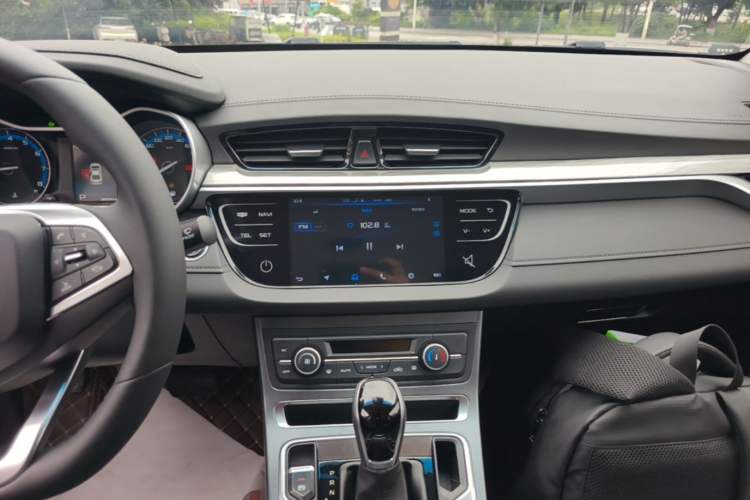 Used Geely Auto Emgrand 2019 Leading Edition 1.5L CVT Luxury Model China VI Standard Audio And AC Panel