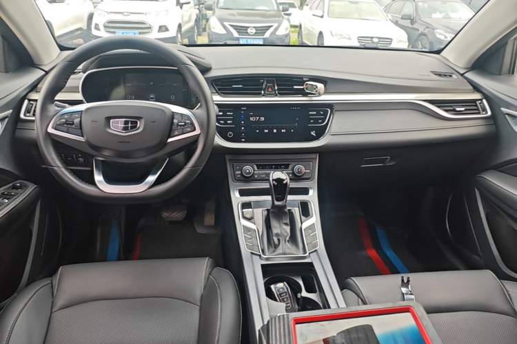 Used Geely Auto Emgrand 2019 Leading Edition 1.5L CVT Upward-Connected Model China VI Standard Center Console