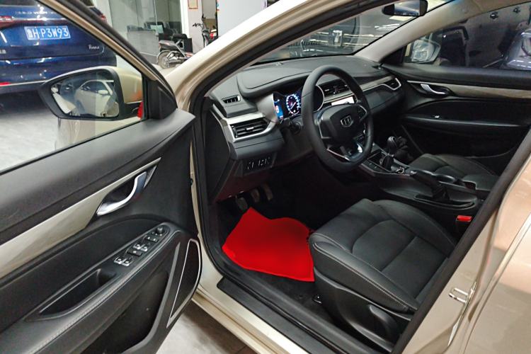 Used Geely Auto Emgrand 2019 Leading Edition 1.5L Manual Luxury Model China VI Standard Driver Seat
