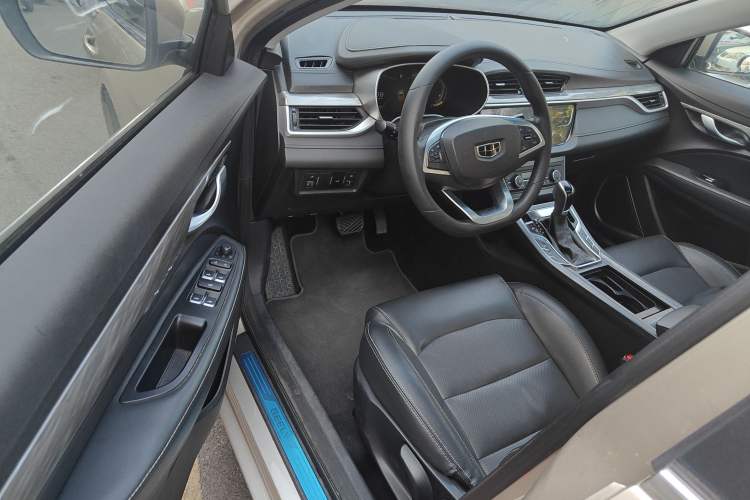 Used Geely Auto Emgrand 2019 Leading Edition 1.5L CVT Upward-Connected Model China VI Standard Driver Seat
