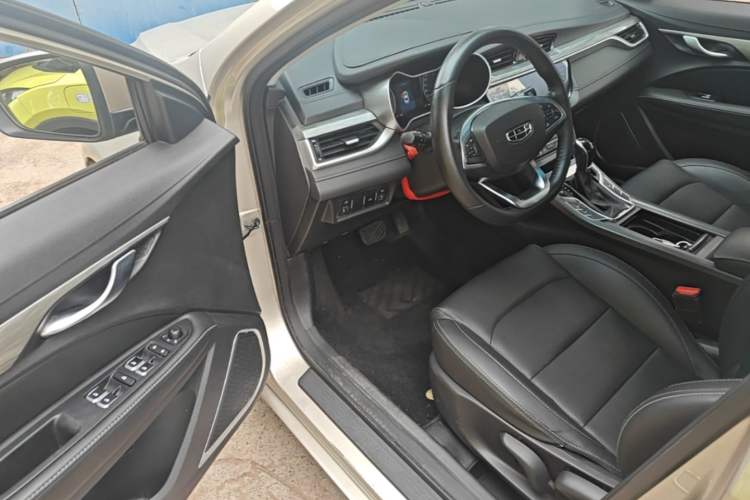 Used Geely Auto Emgrand 2019 Leading Edition 1.5L CVT Luxury Model China VI Standard Driver Seat