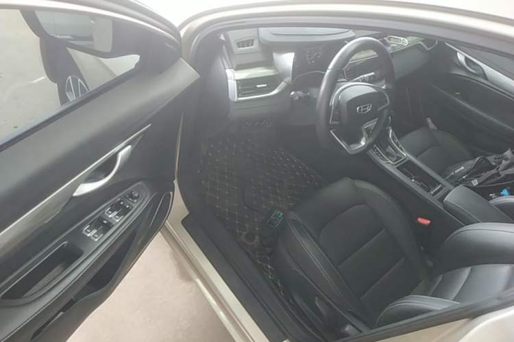 Used Geely Auto Emgrand 2019 Leading Edition 1.5L CVT Luxury Model China VI Standard Driver Seat