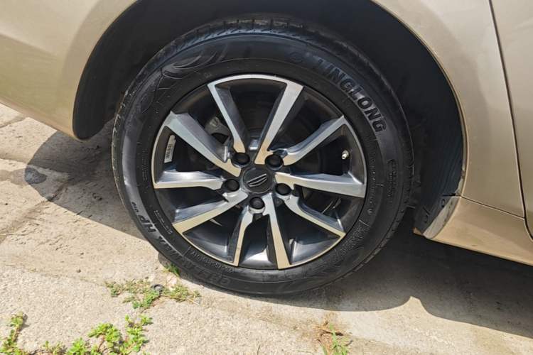 Used Geely Auto Emgrand 2019 Leading Edition 1.5L CVT Upward-Connected Model China VI Standard Exterior 5