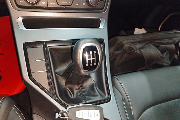 Used Geely Auto Emgrand 2019 Leading Edition 1.5L Manual Luxury Model China VI Standard Gear Lever