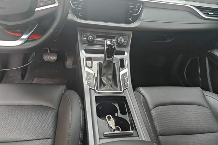 Used Geely Auto Emgrand 2019 Leading Edition 1.5L CVT Luxury Model China VI Standard Gear Lever
