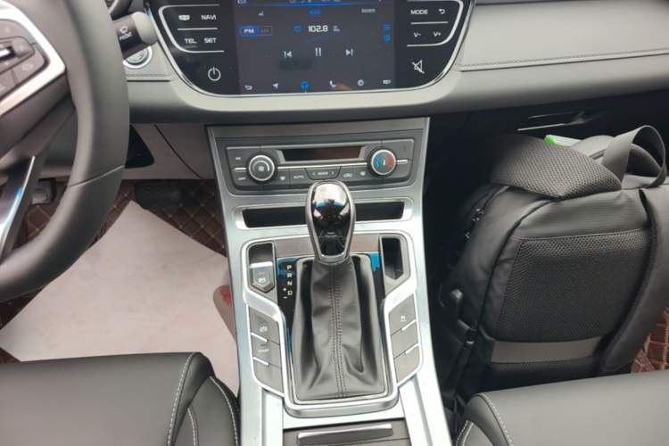 Used Geely Auto Emgrand 2019 Leading Edition 1.5L CVT Luxury Model China VI Standard Gear Lever
