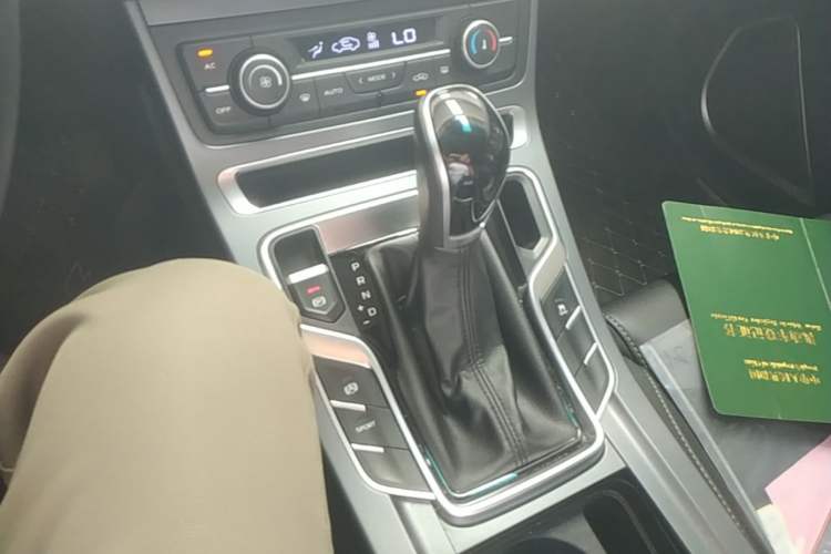 Used Geely Auto Emgrand 2019 Leading Edition 1.5L CVT Luxury Model China VI Standard Gear Lever