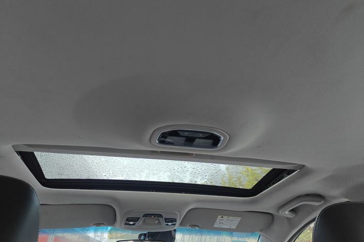 Used Geely Auto Emgrand 2019 Leading Edition 1.5L CVT Upward-Connected Model China VI Standard Headliner