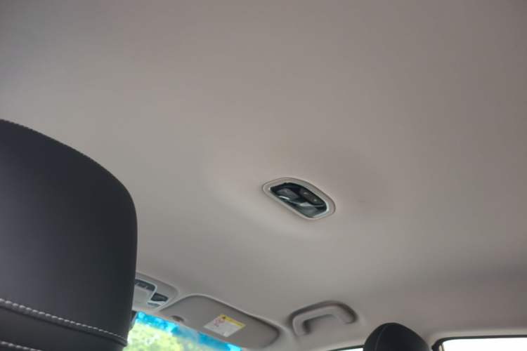 Used Geely Auto Emgrand 2019 Leading Edition 1.5L CVT Luxury Model China VI Standard Headliner