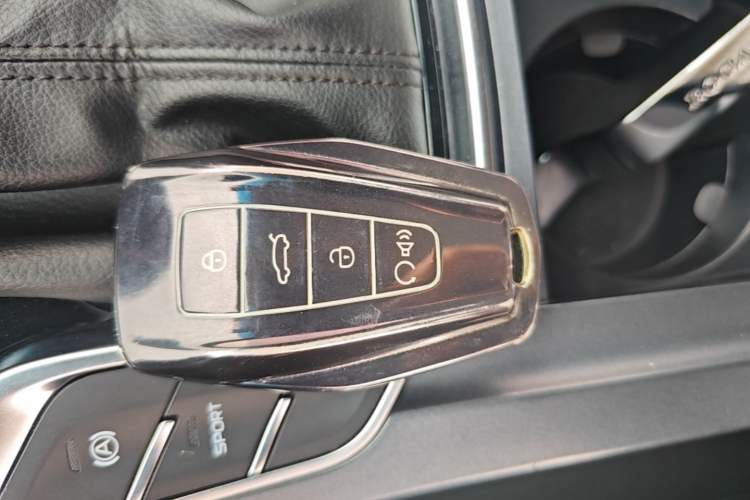 Used Geely Auto Emgrand 2019 Leading Edition 1.5L CVT Upward-Connected Model China VI Standard Interior 1