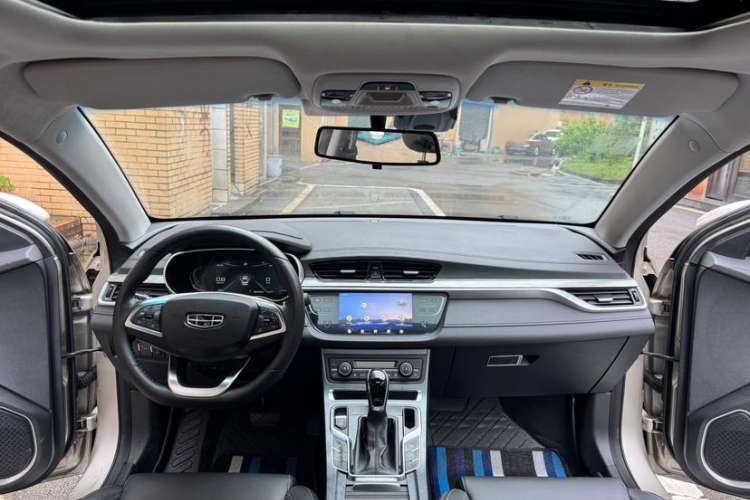 Used Geely Auto Emgrand 2019 Leading Edition 1.5L CVT Prestige Model China VI Standard Interior 1